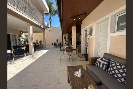Quintal de casa de condomínio à venda com 3 quartos, 320m² em Parque Nova Jandira, Barueri