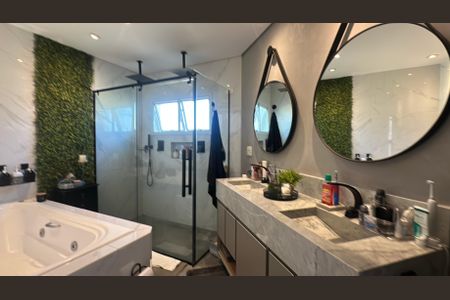 Casa de condomínio para alugar com 320m², 3 quartos e 6 vagas Casa de condomínio para alugar com 320m², 3 quartos e 6 vagasBanheiro da Suíte 3
