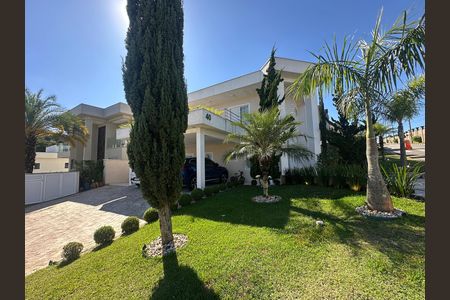 Casa de condomínio para alugar com 320m², 3 quartos e 6 vagas Casa de condomínio para alugar com 320m², 3 quartos e 6 vagasFachada