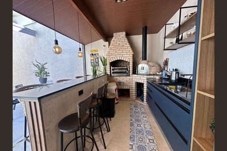 Casa de condomínio para alugar com 320m², 3 quartos e 6 vagas Casa de condomínio para alugar com 320m², 3 quartos e 6 vagasChurrasqueira