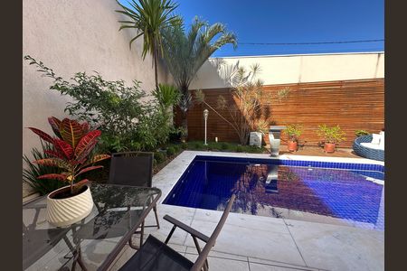 Casa de condomínio para alugar com 320m², 3 quartos e 6 vagas Casa de condomínio para alugar com 320m², 3 quartos e 6 vagasPiscina