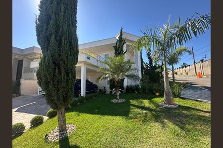 Casa de condomínio para alugar com 320m², 3 quartos e 6 vagas Casa de condomínio para alugar com 320m², 3 quartos e 6 vagasFachada
