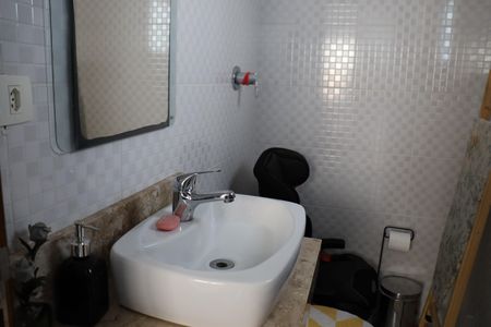 Casa de condomínio para alugar com 320m², 3 quartos e 6 vagas Casa de condomínio para alugar com 320m², 3 quartos e 6 vagasBanheiro de serviço