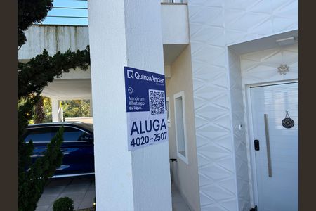 Fachada de casa de condomínio à venda com 3 quartos, 320m² em Parque Nova Jandira, Barueri