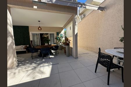 Casa de condomínio para alugar com 320m², 3 quartos e 6 vagas Casa de condomínio para alugar com 320m², 3 quartos e 6 vagasVaranda da Sala