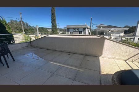 Casa de condomínio para alugar com 320m², 3 quartos e 6 vagas Casa de condomínio para alugar com 320m², 3 quartos e 6 vagasVaranda