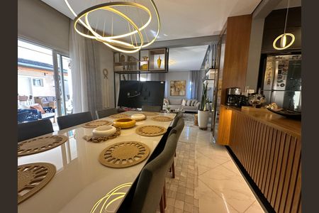 Casa de condomínio para alugar com 320m², 3 quartos e 6 vagas Casa de condomínio para alugar com 320m², 3 quartos e 6 vagasSala de Jantar