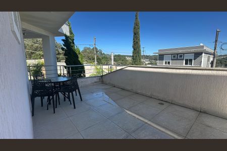 Casa de condomínio para alugar com 320m², 3 quartos e 6 vagas Casa de condomínio para alugar com 320m², 3 quartos e 6 vagasVaranda