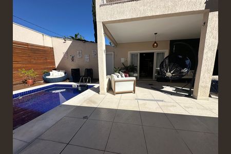 Casa de condomínio para alugar com 320m², 3 quartos e 6 vagas Casa de condomínio para alugar com 320m², 3 quartos e 6 vagasPiscina