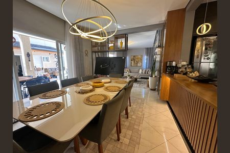 Casa de condomínio para alugar com 320m², 3 quartos e 6 vagas Casa de condomínio para alugar com 320m², 3 quartos e 6 vagasSala de Jantar