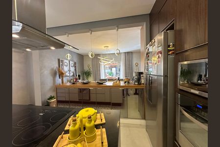 Casa de condomínio para alugar com 320m², 3 quartos e 6 vagas Casa de condomínio para alugar com 320m², 3 quartos e 6 vagasCozinha