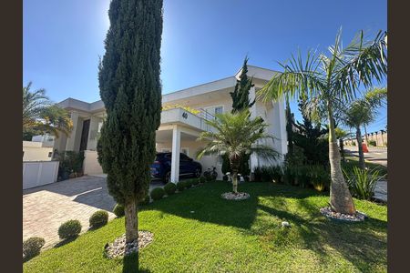 Casa de condomínio para alugar com 320m², 3 quartos e 6 vagas Casa de condomínio para alugar com 320m², 3 quartos e 6 vagasFachada