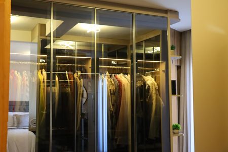 Casa de condomínio para alugar com 320m², 3 quartos e 6 vagas Casa de condomínio para alugar com 320m², 3 quartos e 6 vagasCloset da suíte 3