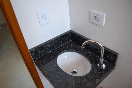 Apartamento à venda com 45m², 2 quartos e sem vaga Apartamento à venda com 45m², 2 quartos e sem vagaBanheiro
