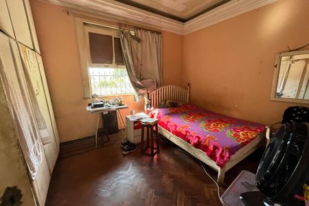 Casa à venda com 320m², 3 quartos e 3 vagas Casa à venda com 320m², 3 quartos e 3 vagasQuarto 1