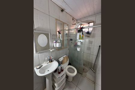 Casa à venda com 340m², 4 quartos e 6 vagas Casa à venda com 340m², 4 quartos e 6 vagasBanheiro anexo 1