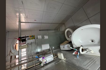Casa à venda com 340m², 4 quartos e 6 vagas Casa à venda com 340m², 4 quartos e 6 vagasBanheiro anexo 1