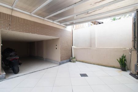 Garagem de casa à venda com 3 quartos, 160m² em Santo Antônio, Porto Alegre