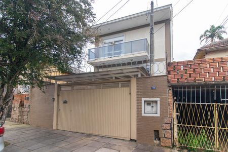 Fachada de casa à venda com 3 quartos, 160m² em Santo Antônio, Porto Alegre