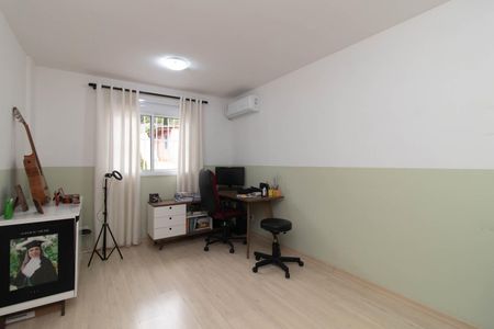 Quarto 2 de casa à venda com 3 quartos, 160m² em Santo Antônio, Porto Alegre