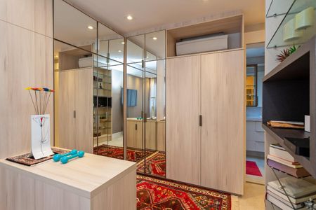 Apartamento à venda com 167m², 4 quartos e 2 vagas Apartamento à venda com 167m², 4 quartos e 2 vagasSuíte