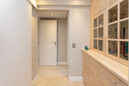 Apartamento à venda com 167m², 4 quartos e 2 vagas Apartamento à venda com 167m², 4 quartos e 2 vagasSuíte