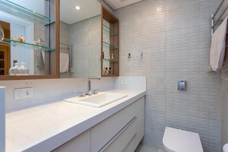 Apartamento à venda com 167m², 4 quartos e 2 vagas Apartamento à venda com 167m², 4 quartos e 2 vagasBanheiro da Suíte