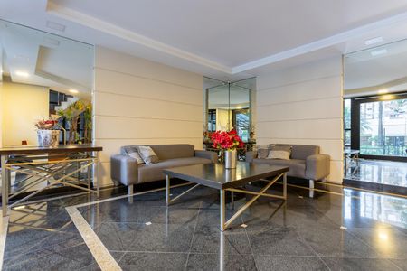 Apartamento à venda com 167m², 4 quartos e 2 vagas Apartamento à venda com 167m², 4 quartos e 2 vagasHall de entrada
