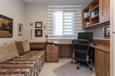 Apartamento à venda com 167m², 4 quartos e 2 vagas Apartamento à venda com 167m², 4 quartos e 2 vagasEscritório