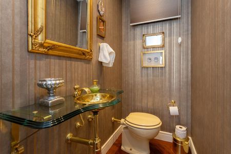 Apartamento à venda com 167m², 4 quartos e 2 vagas Apartamento à venda com 167m², 4 quartos e 2 vagasLavabo