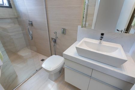Apartamento à venda com 167m², 4 quartos e 2 vagas Apartamento à venda com 167m², 4 quartos e 2 vagasBanheiro da Suíte 2