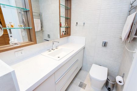 Apartamento à venda com 167m², 4 quartos e 2 vagas Apartamento à venda com 167m², 4 quartos e 2 vagasBanheiro da Suíte