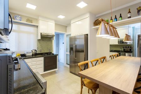 Apartamento à venda com 167m², 4 quartos e 2 vagas Apartamento à venda com 167m², 4 quartos e 2 vagasCozinha