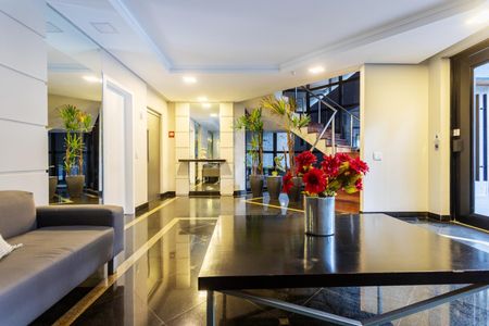Apartamento à venda com 167m², 4 quartos e 2 vagas Apartamento à venda com 167m², 4 quartos e 2 vagasHall de entrada