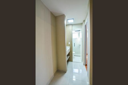 Corredor de apartamento para alugar com 2 quartos, 55m² em Cadeia Nova, Santo André