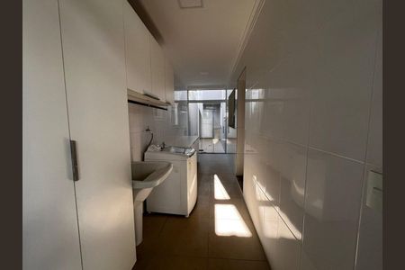 Casa de condomínio à venda com 331m², 5 quartos e 4 vagas