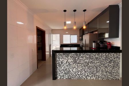Casa de condomínio à venda com 331m², 5 quartos e 4 vagas