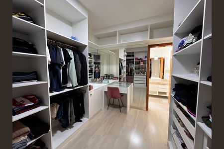 Casa de condomínio à venda com 331m², 5 quartos e 4 vagas