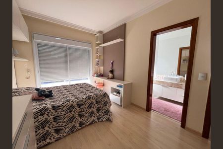Casa de condomínio à venda com 331m², 5 quartos e 4 vagas