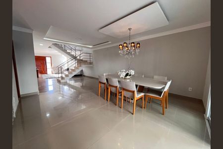 Casa de condomínio à venda com 331m², 5 quartos e 4 vagas