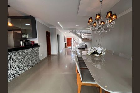 Casa de condomínio à venda com 331m², 5 quartos e 4 vagas