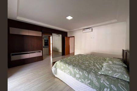 Casa de condomínio à venda com 331m², 5 quartos e 4 vagas