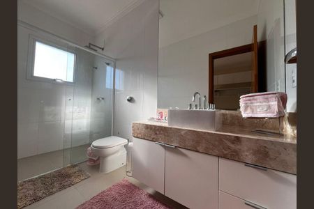 Casa de condomínio à venda com 331m², 5 quartos e 4 vagas