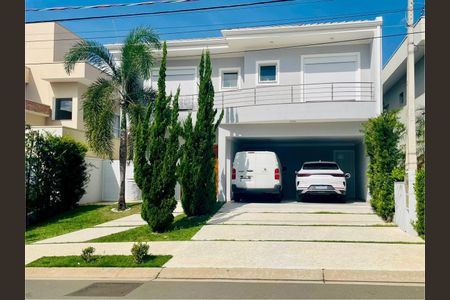 Casa de condomínio à venda com 331m², 5 quartos e 4 vagas