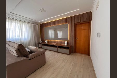 Casa de condomínio à venda com 331m², 5 quartos e 4 vagas