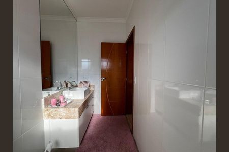Casa de condomínio à venda com 331m², 5 quartos e 4 vagas