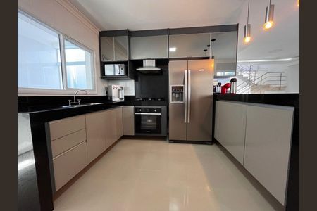 Casa de condomínio à venda com 331m², 5 quartos e 4 vagas