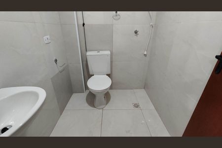 Banheiro de casa para alugar com 1 quarto, 20m² em Vila Santa Margarida, Ferraz de Vasconcelos