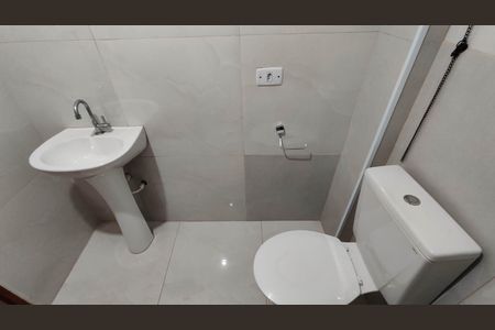 Banheiro de casa para alugar com 1 quarto, 20m² em Vila Santa Margarida, Ferraz de Vasconcelos