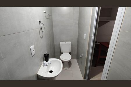 Banheiro de casa para alugar com 1 quarto, 20m² em Vila Santa Margarida, Ferraz de Vasconcelos